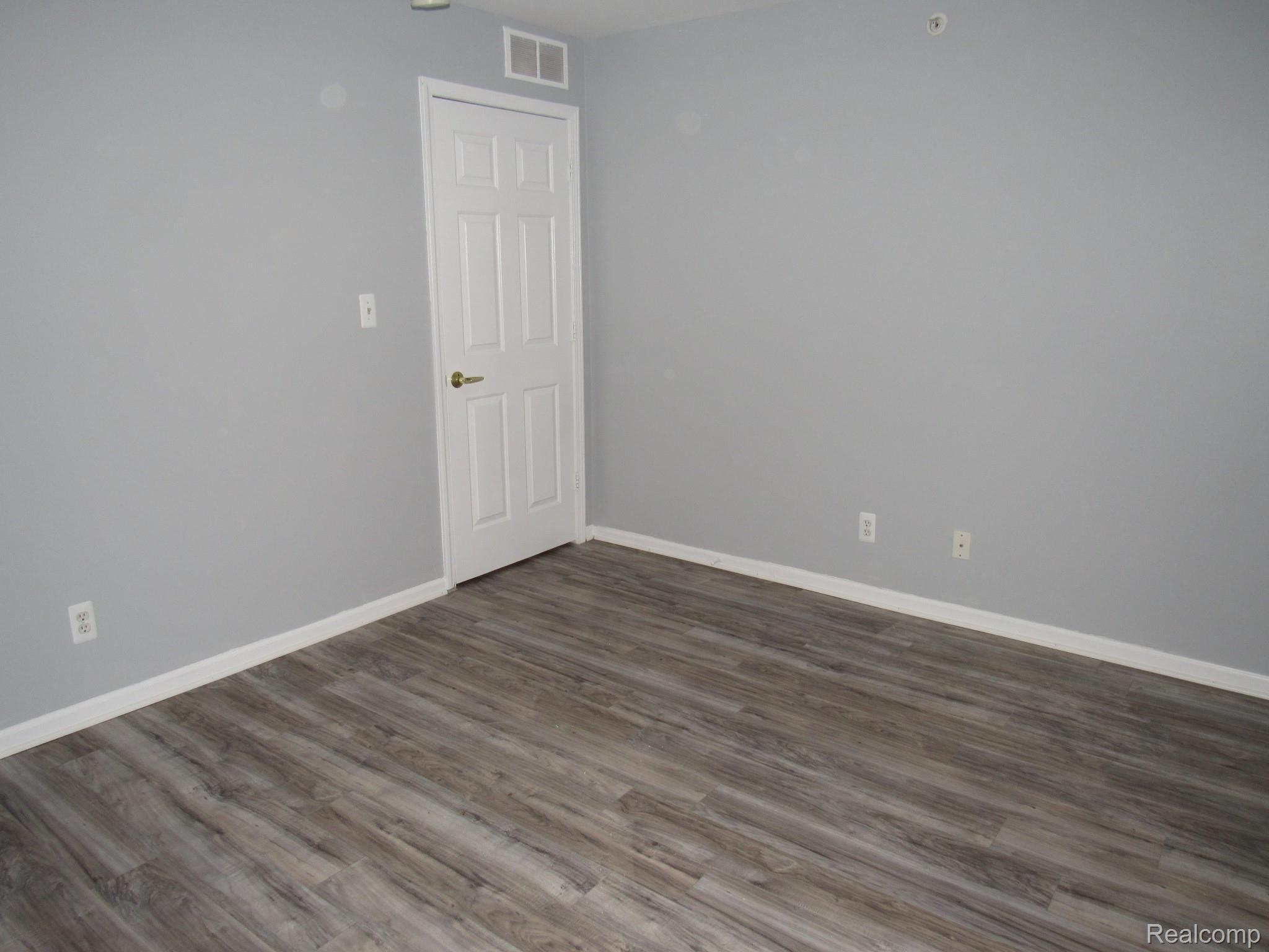 1125 Eureka Road, Unit 203 Wyandotte, MI 48192 - Photo 11 of 17 1125 EUREKA #203