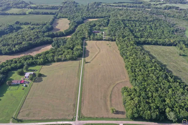 $307,500 | 1 Comanche Road, Meriden, KS 66512