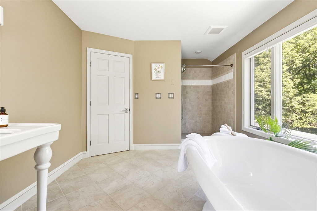 3 Russell Road Lynnfield, MA 01940 - Photo 22 of 40
