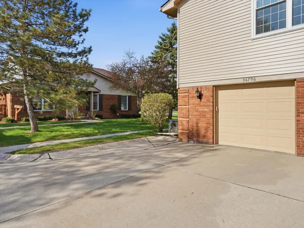 $164,000 | 36796 Lakeview Lane, Richmond, MI 48062