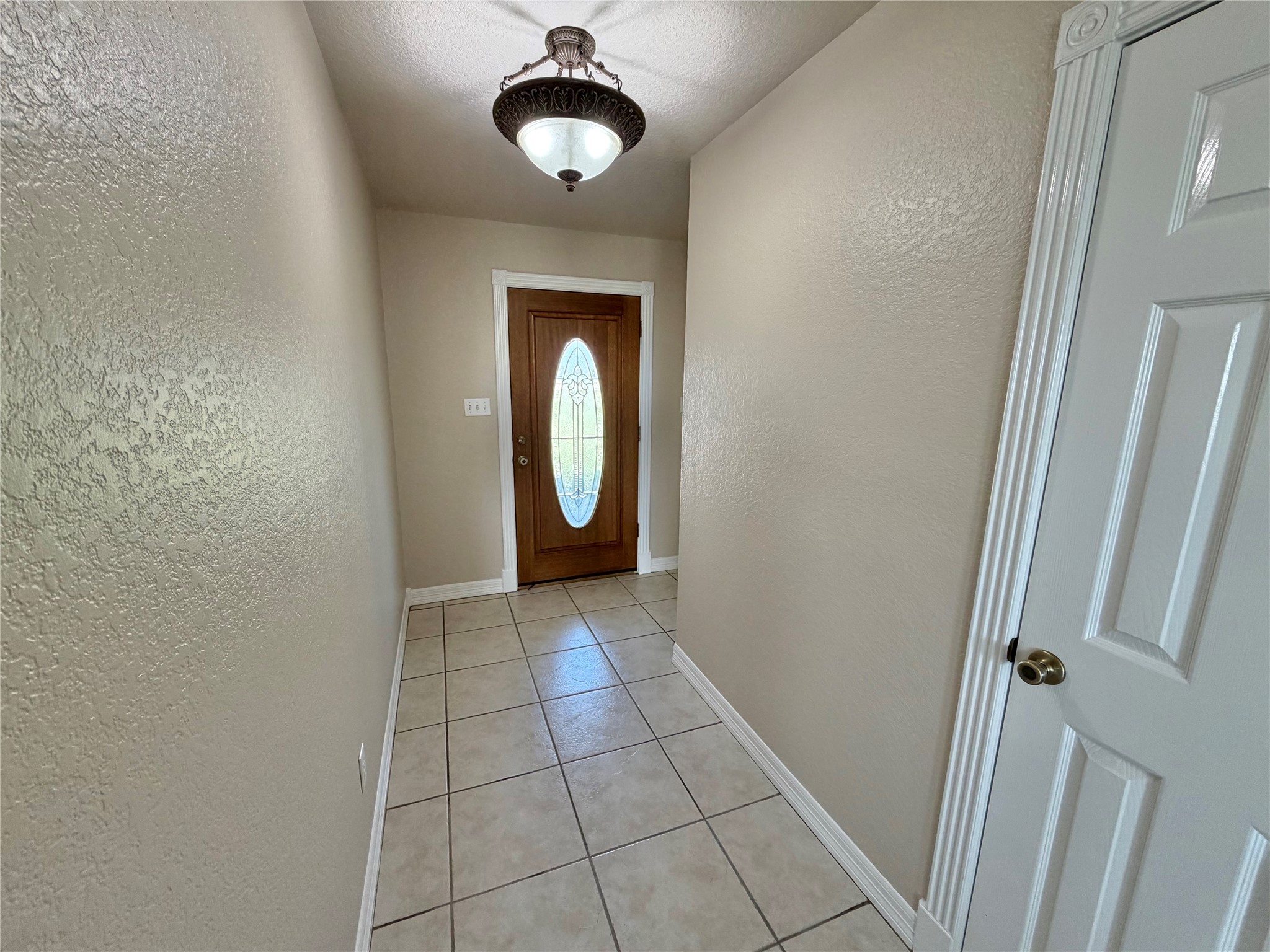 15903 County Road 621 Angleton, TX 77515 - Photo 7 of 33 a view of a livingroom with a sink