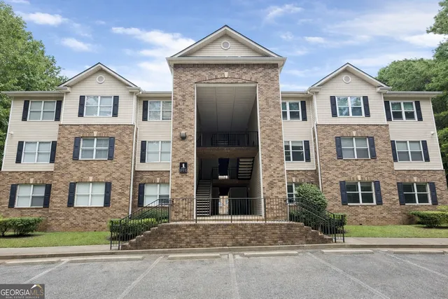 $119,900 | 3215 Fairington Drive, Lithonia, GA 30038