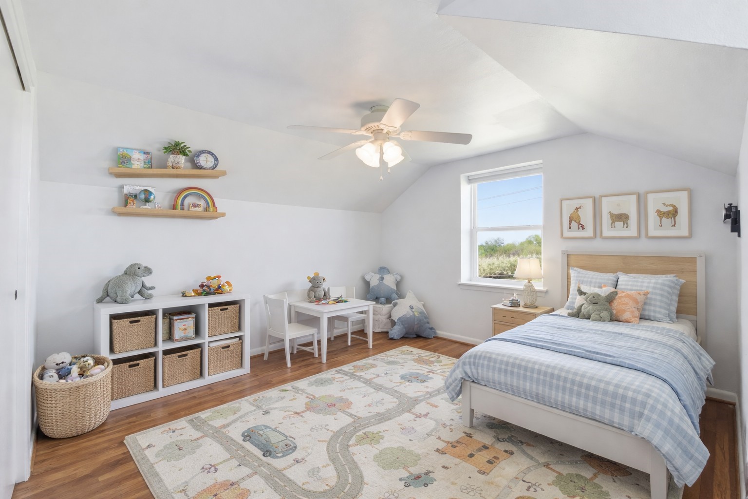 180 Grove Road Kemah, TX 77565 - Photo 20 of 30 One of two upstairs bedrooms