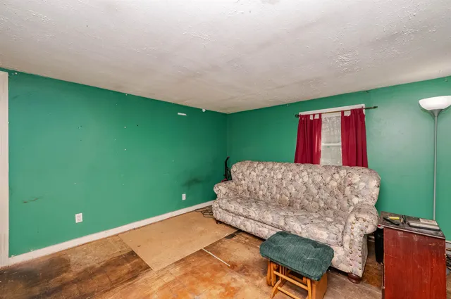 $299,000 | 125 Blackwater Road, Rochester, NH 03867