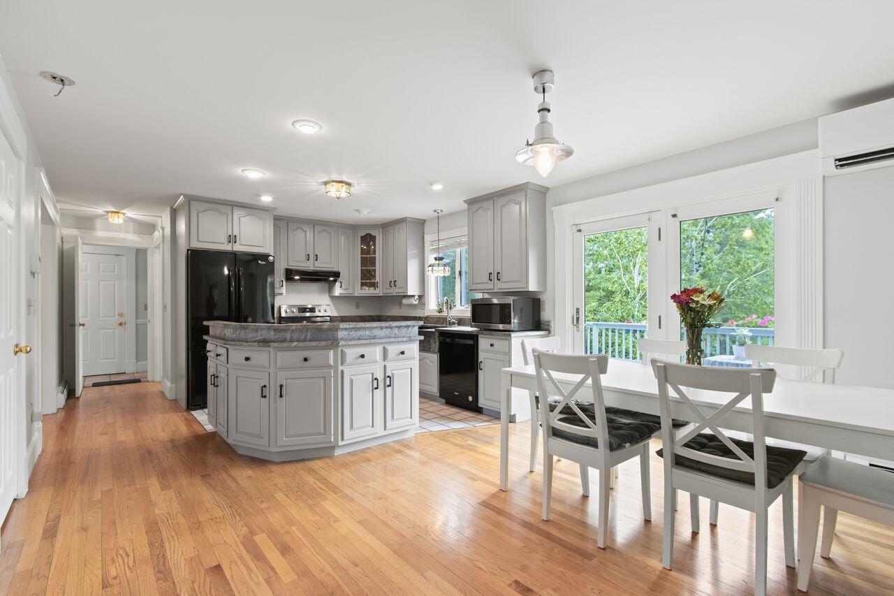 320 Falmouth Road Falmouth, ME 04105 - Photo 10 of 64 20260622DS-41017