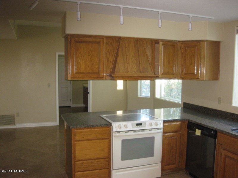 930 East Rudasill Road Tucson, AZ 85718 - Photo 6 of 18 Gallery Image 6