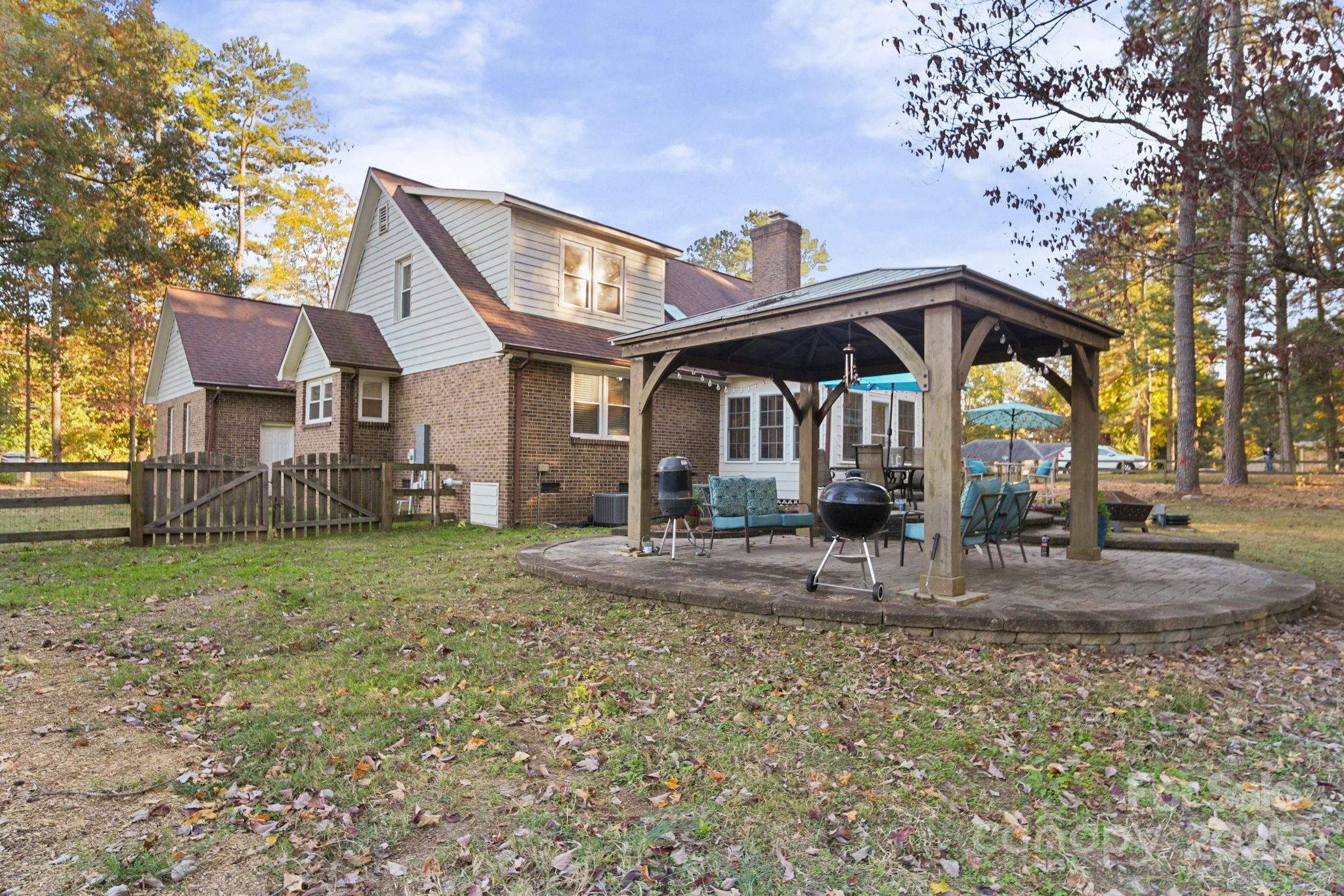 4724 Weddington Matthews Road Matthews, NC 28104 - Photo 39 of 42 a front view of a house with garden
