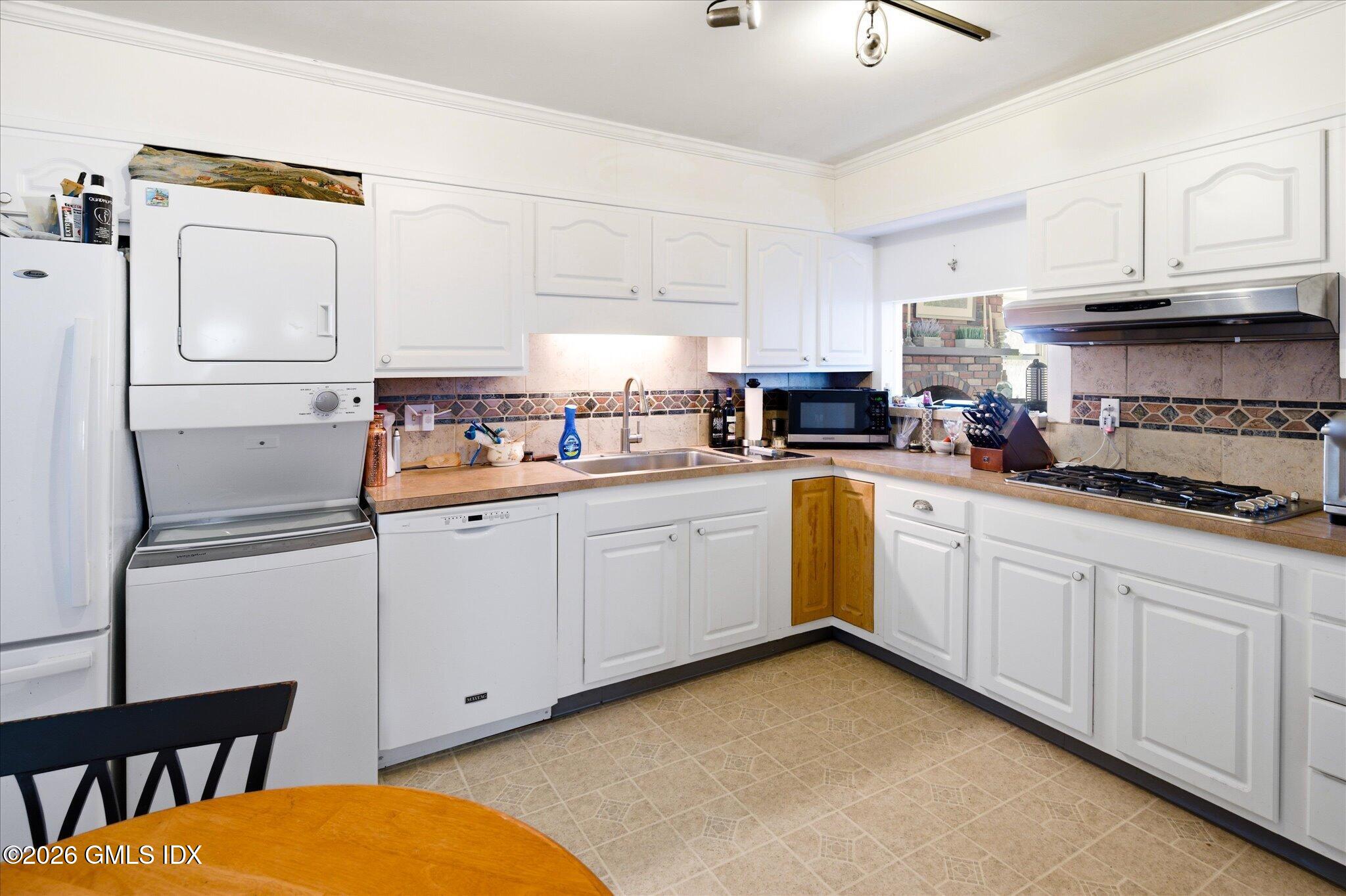 67 View Street West Greenwich, CT 06830 - Photo 5 of 24 33-33_HudsonCP_67ViewStW