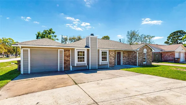$385,000 | 4914 29th Street, Dickinson, TX 77539