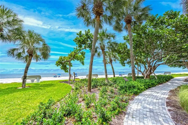 $4,300 | 788 Park Shore Drive, Unit A19, Naples, FL 34103