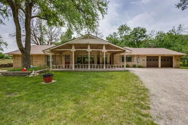$699,999 | 677 Farm To Market Road 3356, Van Alstyne, TX 75495