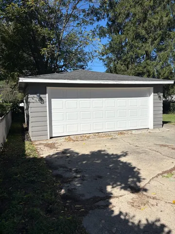 a view of back yard of the house