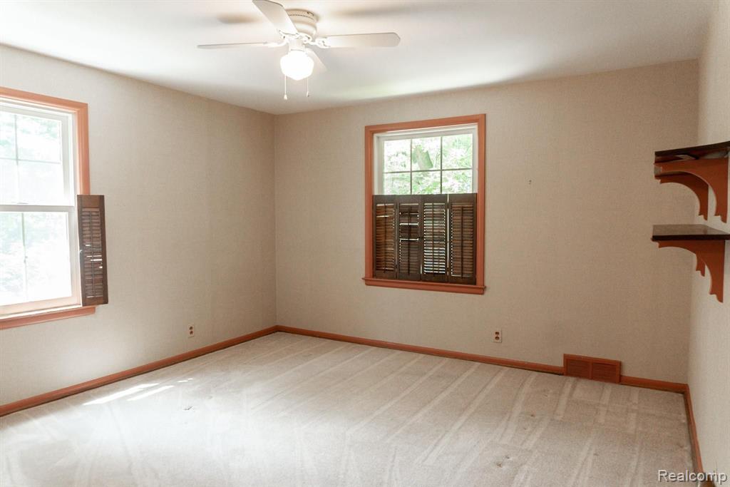 14340 Stahelin Road Detroit, MI 48223 - Photo 9 of 27