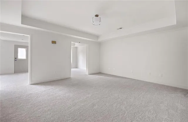 a view of empty room with a ceiling fan