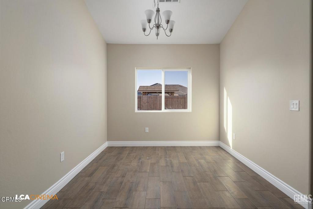 716 Sammy Way Shafter, CA 93263 - Photo 11 of 27 f8ceedd7-b2a2-4bc6-8cb1-b3ae4f7aa598
