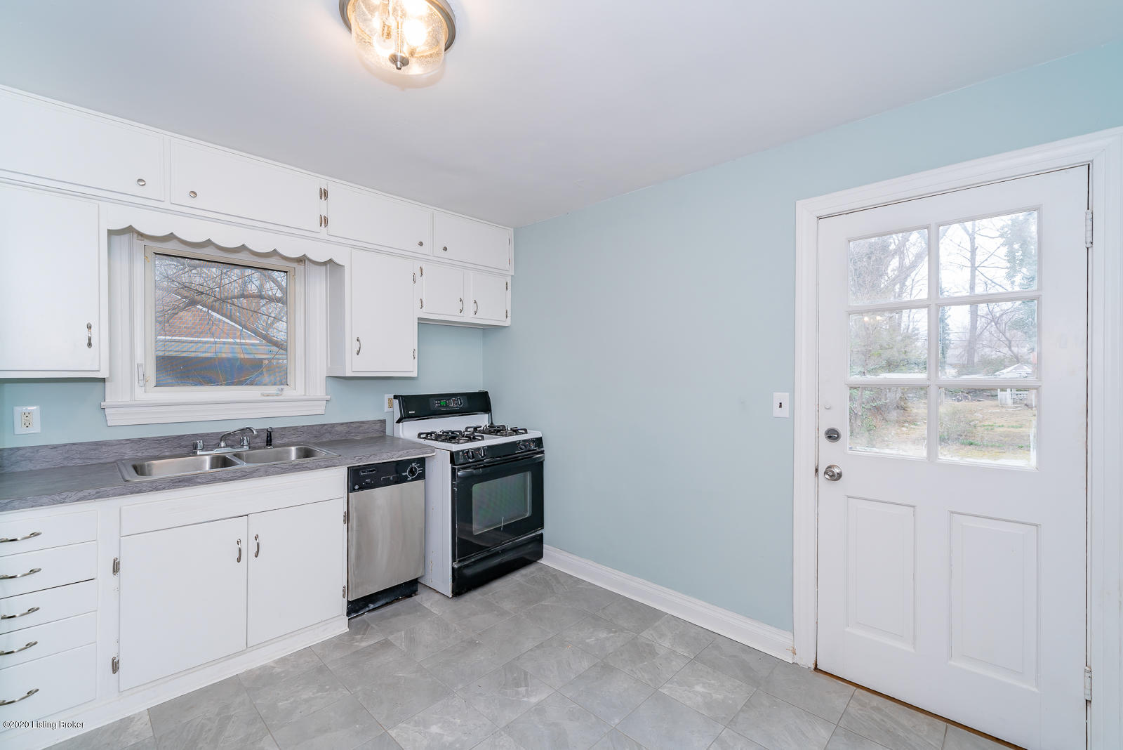 3733 Carol Road Louisville, KY 40218 - Photo 8 of 25 3733 Carol Rd L-14