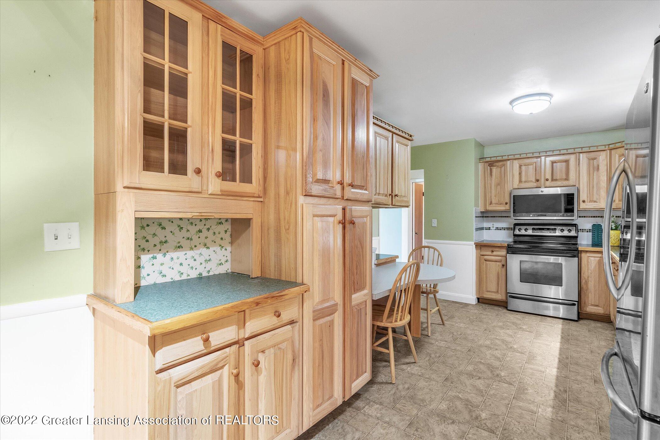 3400 Tecumseh River Road Lansing, MI 48906 - Photo 10 of 37 Kitchen