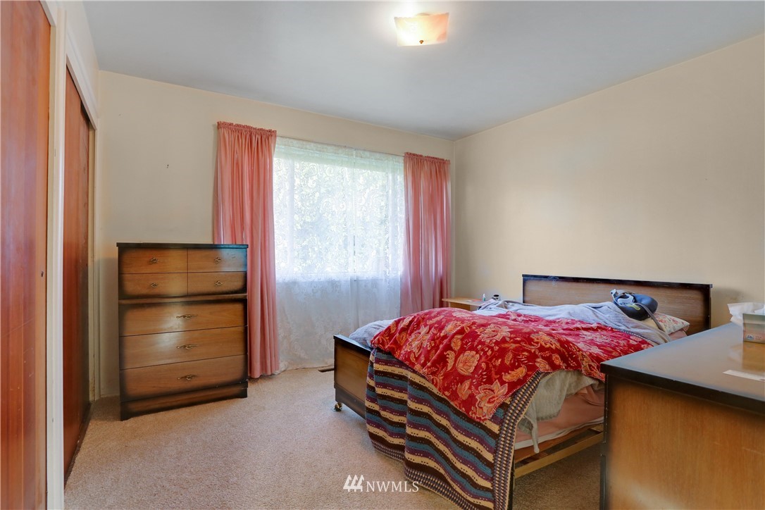 3918 Northeast 23rd Place Renton, WA 98056 - Photo 14 of 21