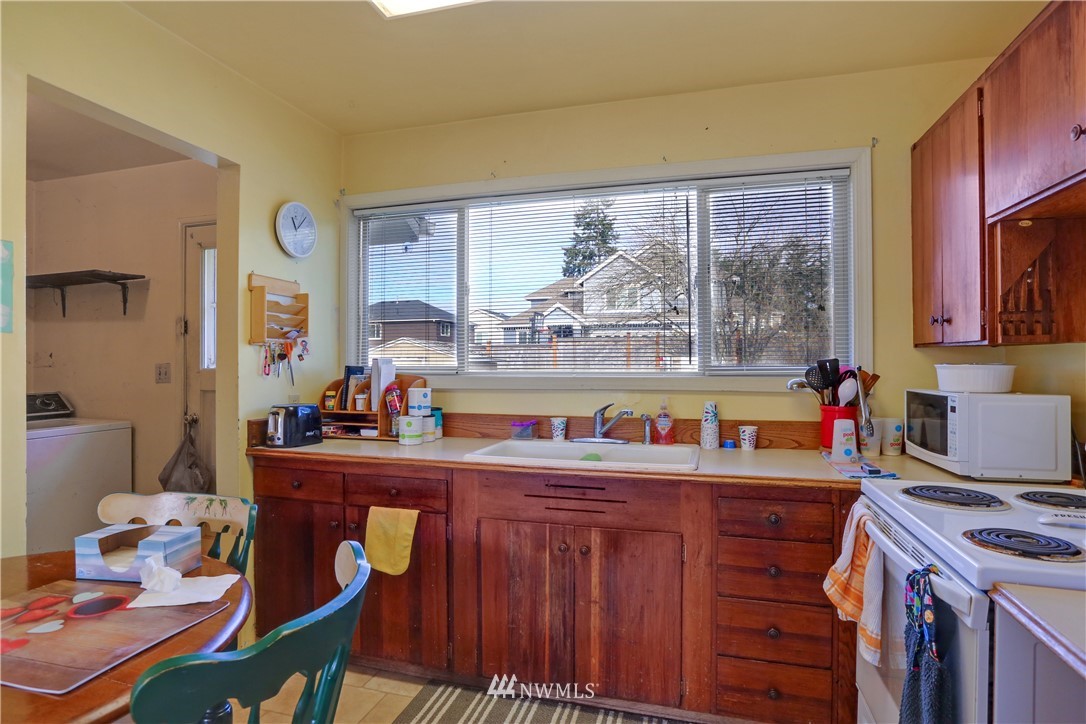 3918 Northeast 23rd Place Renton, WA 98056 - Photo 8 of 21