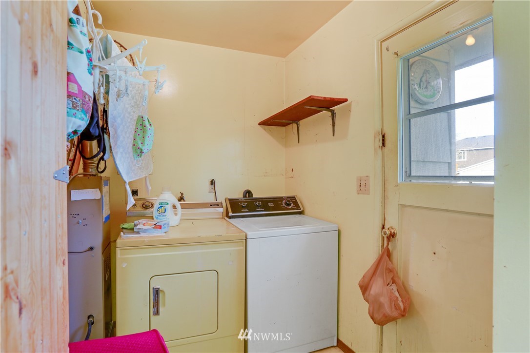 3918 Northeast 23rd Place Renton, WA 98056 - Photo 9 of 21