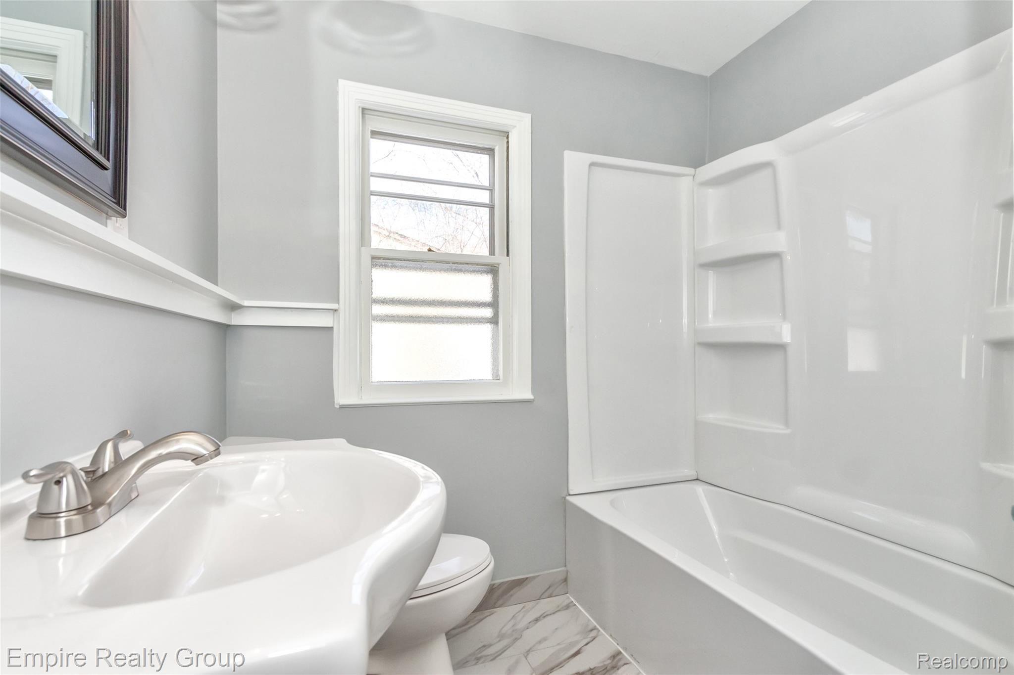 16331 Inkster Road Livonia, MI 48154 - Photo 21 of 40 21.jpg