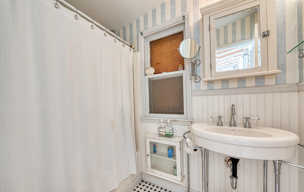 626 Potter Road Boynton Beach, FL 33435 - Photo 17 of 27 Bathroom