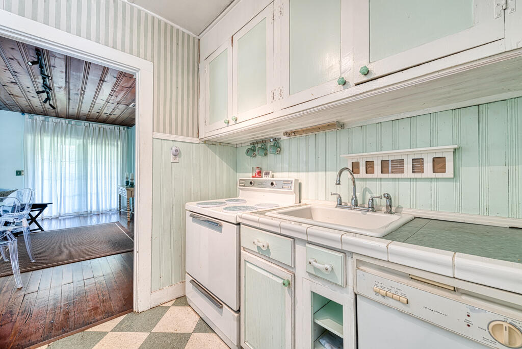 626 Potter Road Boynton Beach, FL 33435 - Photo 18 of 27 Kitchen
