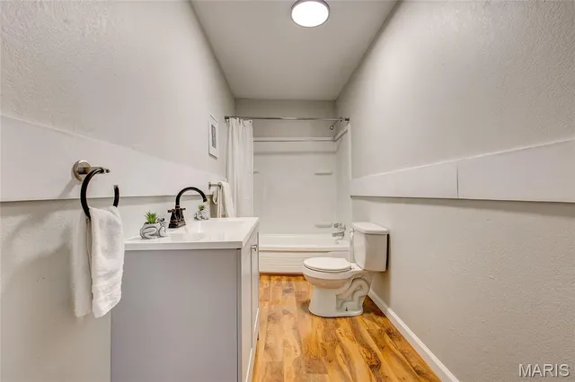 $179,900 | 255 Tanoak Avenue, Royal Lakes, IL 62685