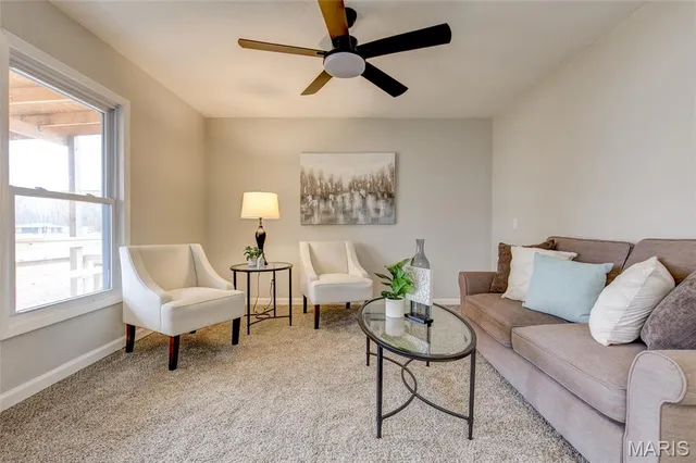 $179,900 | 255 Tanoak Avenue, Royal Lakes, IL 62685