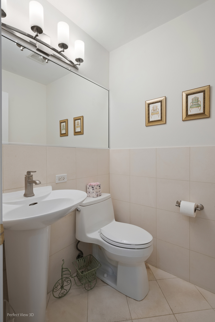 3070 Koepke Road Northbrook, IL 60062 - Photo 7 of 27 a bathroom with a toilet sink and mirror