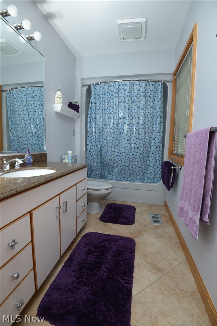 2749 Howland Wilson Road Northeast Warren, OH 44484 - Photo 20 of 25 second-floor, full bathroom