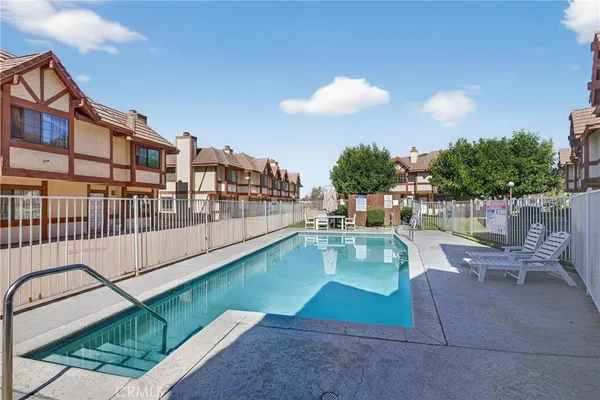 $595,000 | 9325 Sunland Park Drive, Unit 2, Sun Valley, CA 91352
