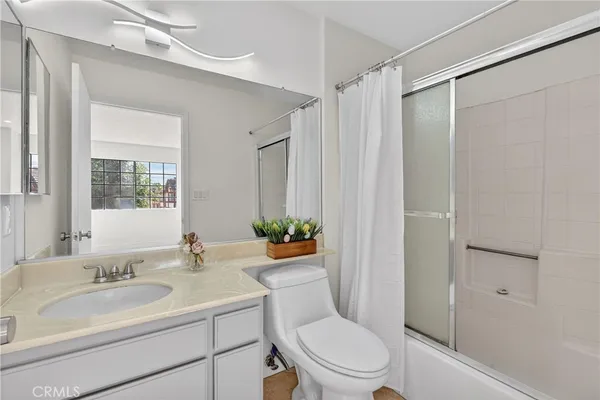 $595,000 | 9325 Sunland Park Drive, Unit 2, Sun Valley, CA 91352