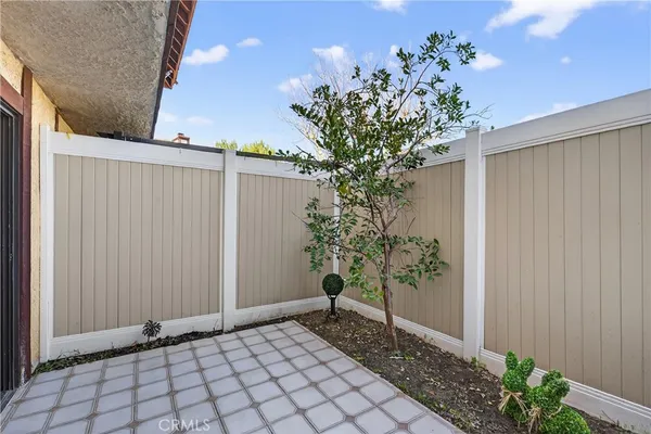 $595,000 | 9325 Sunland Park Drive, Unit 2, Sun Valley, CA 91352