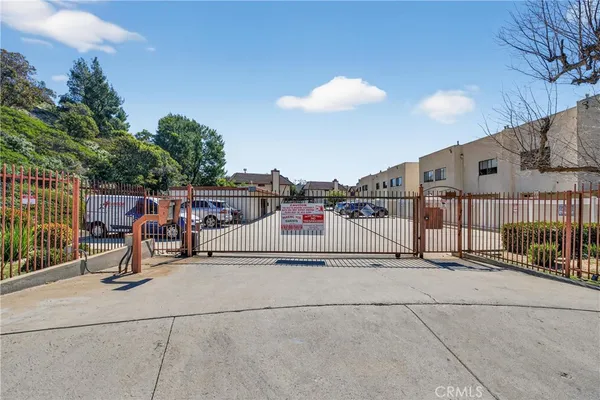 $595,000 | 9325 Sunland Park Drive, Unit 2, Sun Valley, CA 91352