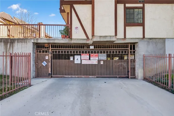 $595,000 | 9325 Sunland Park Drive, Unit 2, Sun Valley, CA 91352