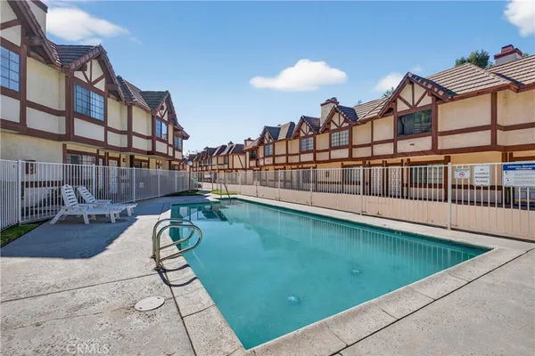 $595,000 | 9325 Sunland Park Drive, Unit 2, Sun Valley, CA 91352