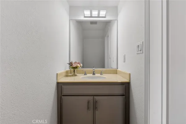 $595,000 | 9325 Sunland Park Drive, Unit 2, Sun Valley, CA 91352