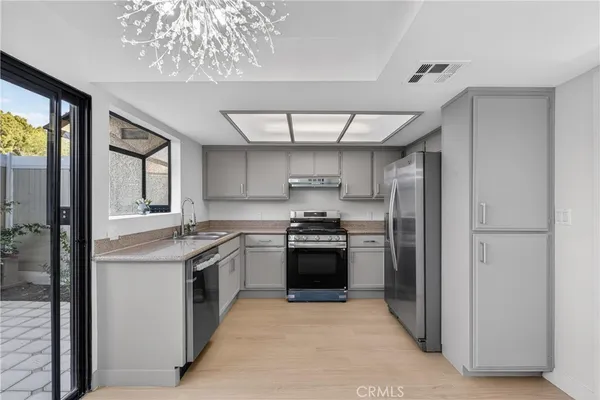 $595,000 | 9325 Sunland Park Drive, Unit 2, Sun Valley, CA 91352