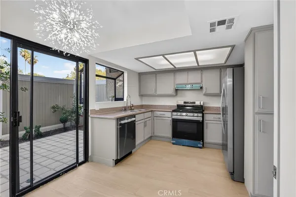 $595,000 | 9325 Sunland Park Drive, Unit 2, Sun Valley, CA 91352