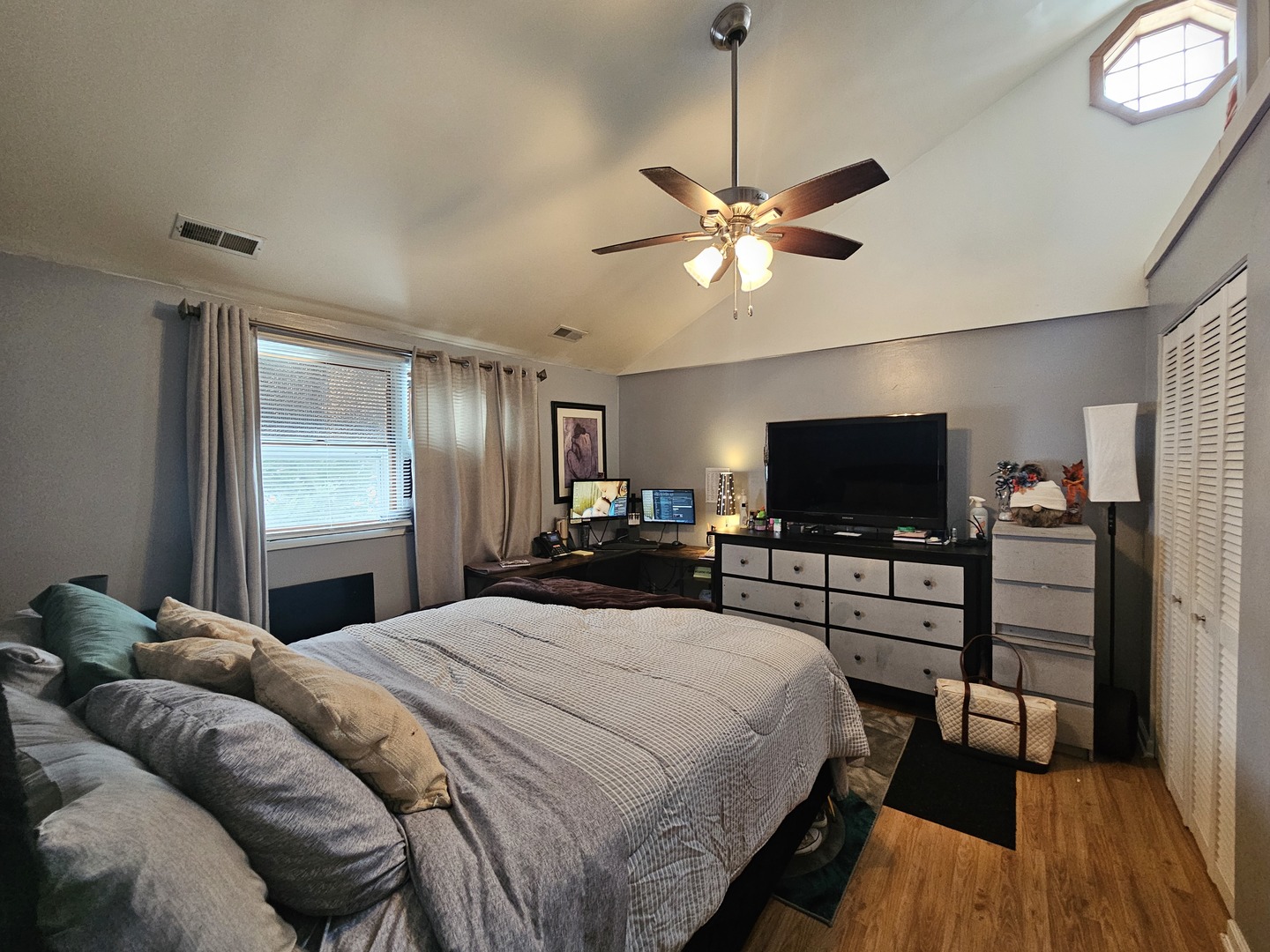 10N827 Hawthorne Street Elgin, IL 60123 - Photo 7 of 11