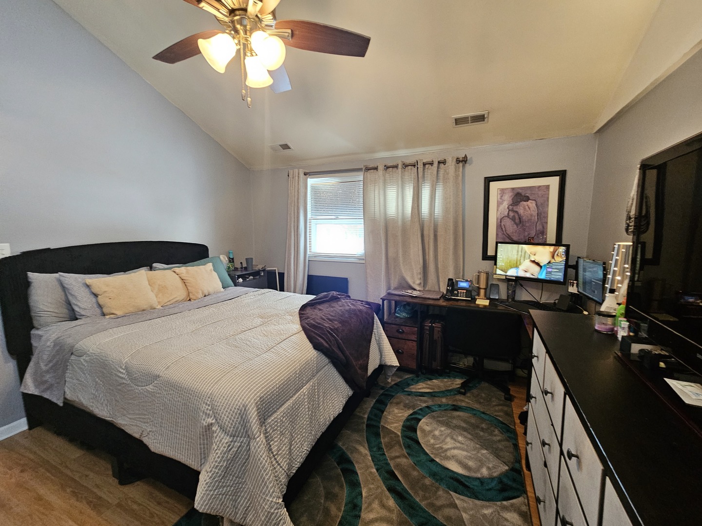 10N827 Hawthorne Street Elgin, IL 60123 - Photo 8 of 11