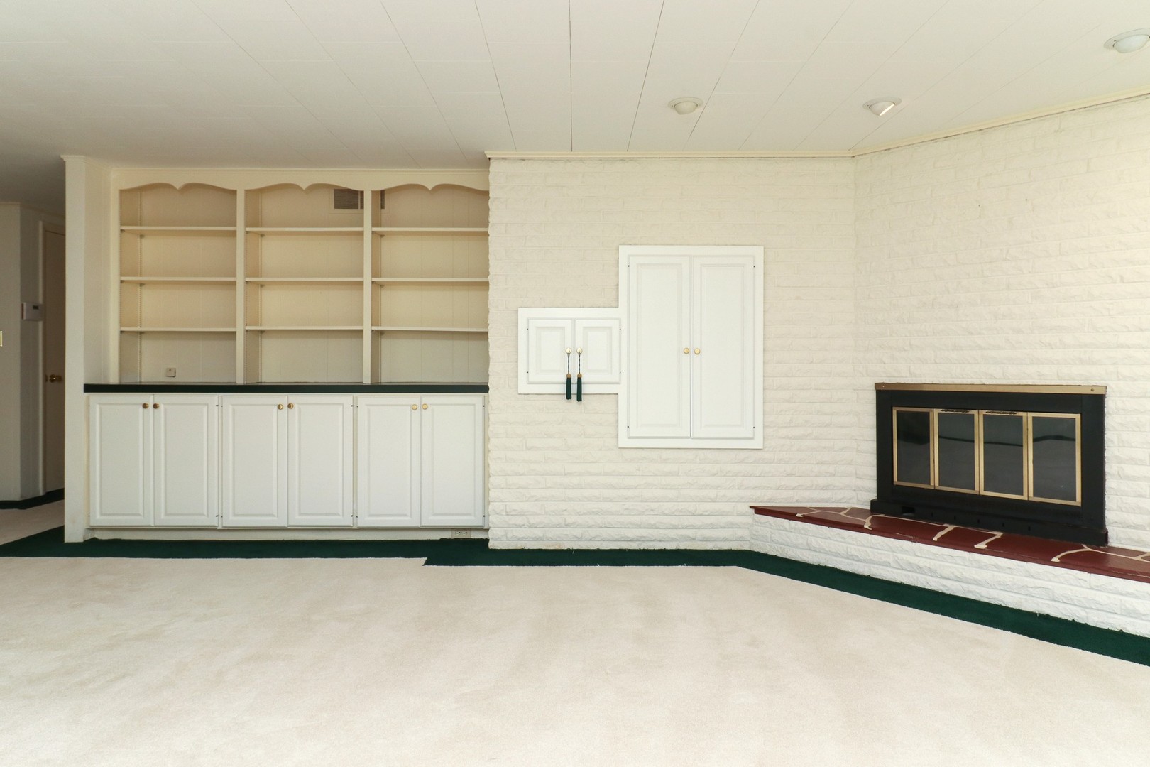 10 Kent Drive Normal, IL 61761 - Photo 49 of 73 a view of a livingroom with wooden floor and a large window