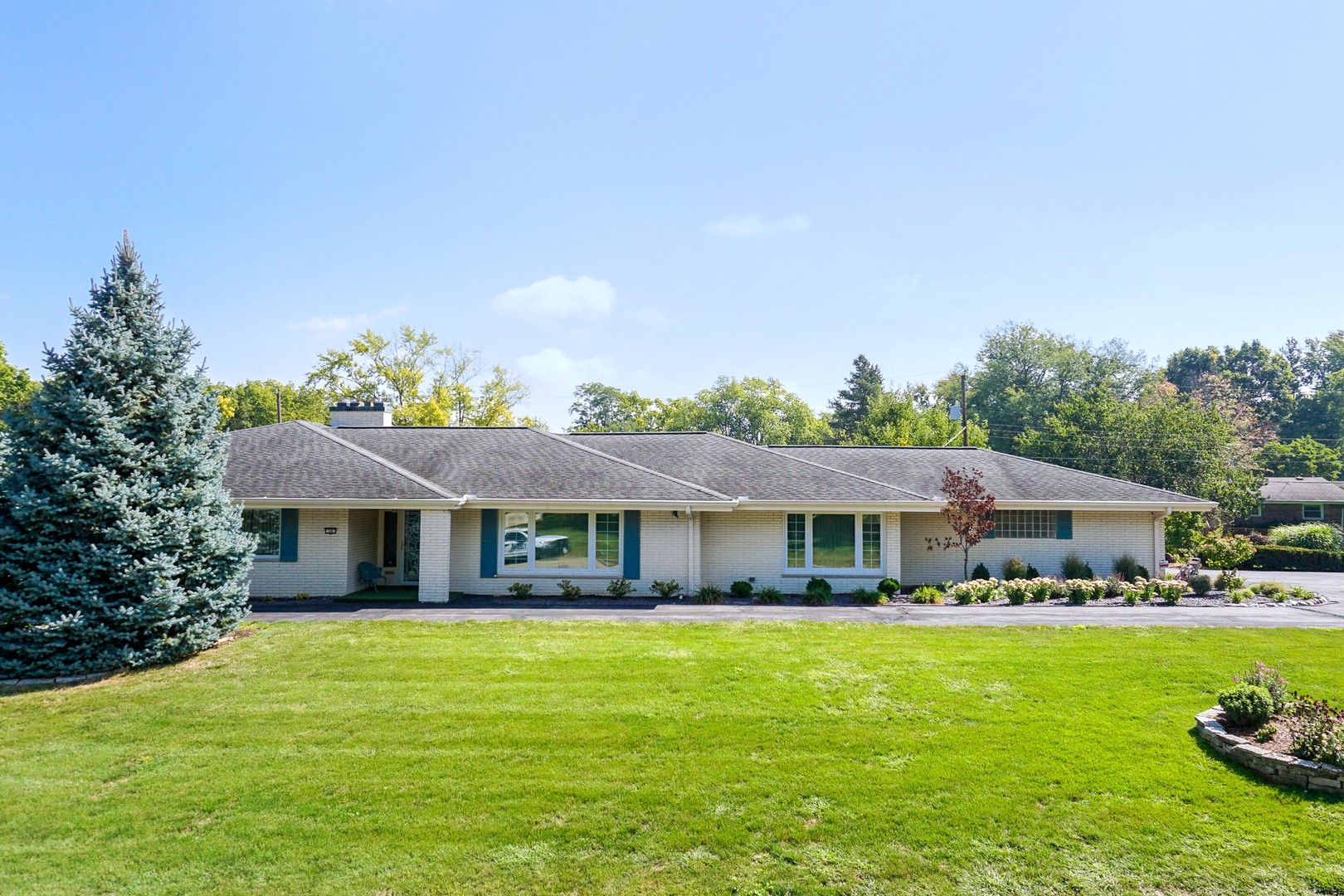 10 Kent Drive Normal, IL 61761 - Photo 72 of 73 a front view of a house with garden