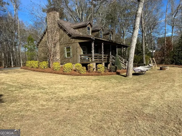 a view of a house with a street