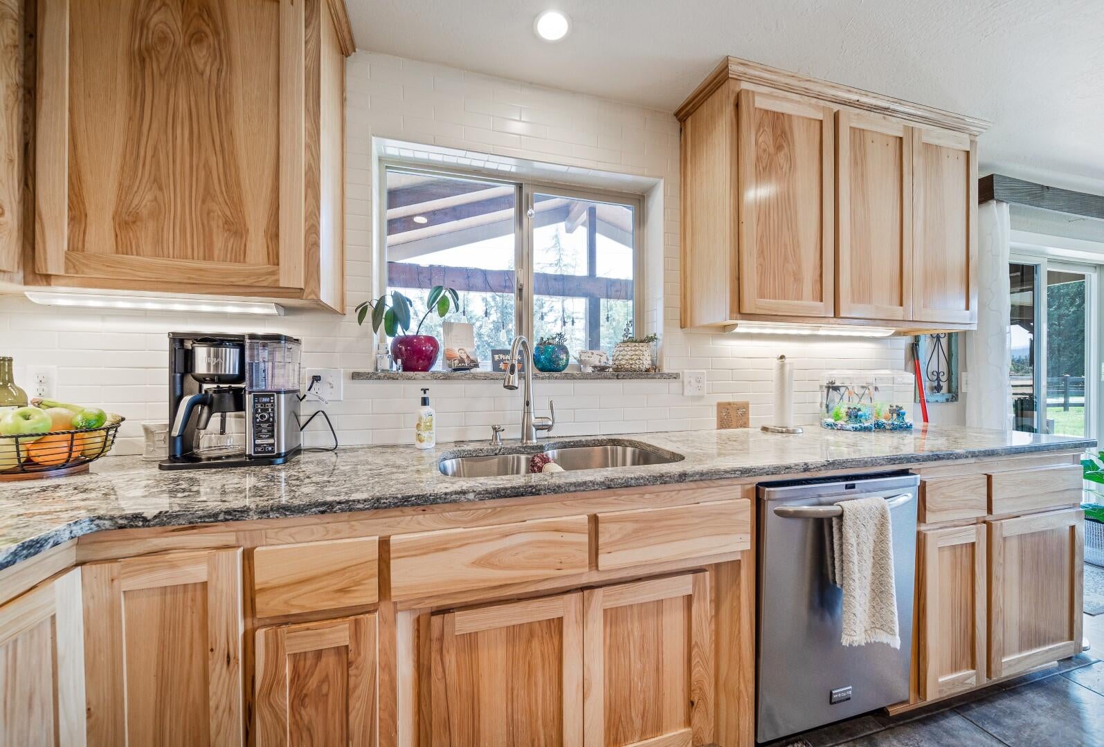 2221 Houston Road Phoenix, OR 97535 - Photo 12 of 49 12