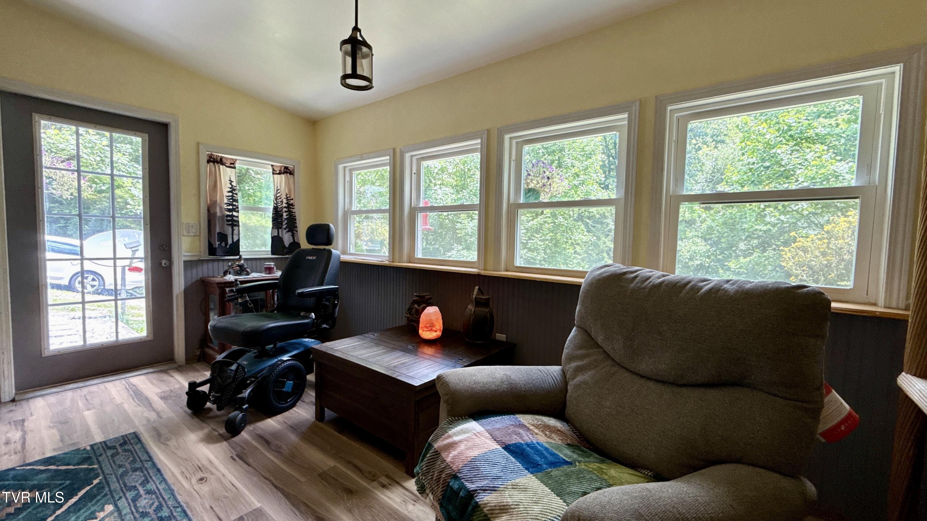 671 Antioch Road Mountain City, TN 37683 - Photo 10 of 41 JQHUE5554