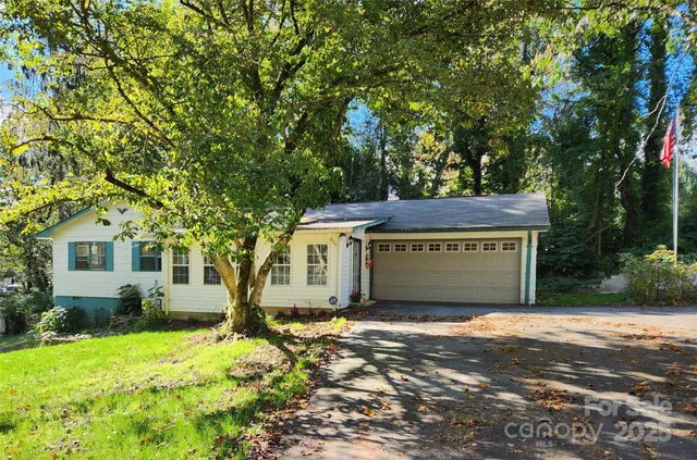 front view of house with a yard