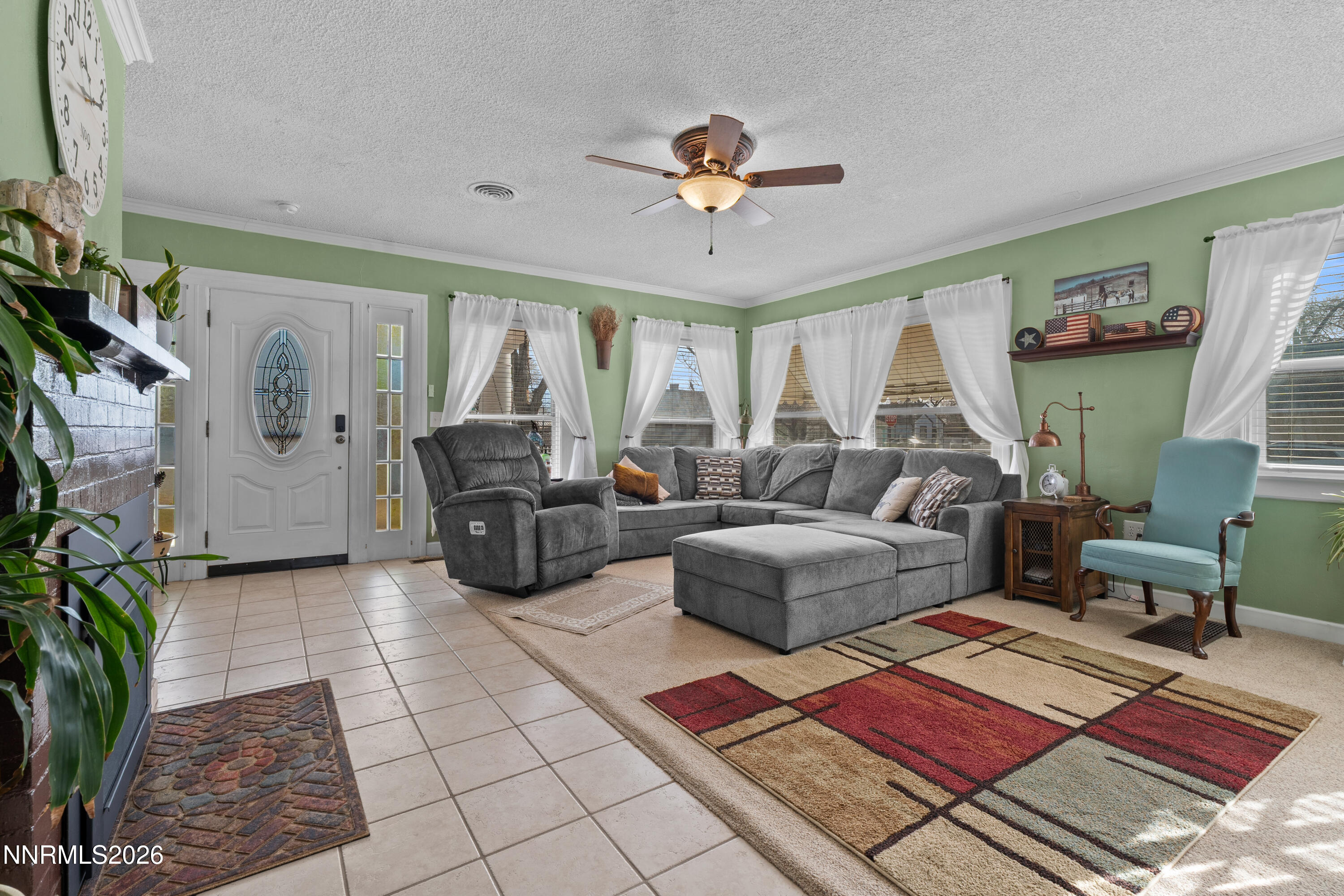 90 South Allen Street Fallon, NV 89406 - Photo 7 of 41 a living room with furniture gym equipment and a window