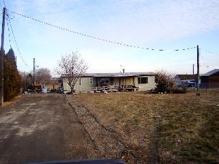 701 Maple Grove Road Sunnyside, WA 98944 - Photo 1 of 7 a view of a terrace with a yard